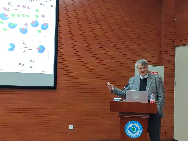 加拿大皇家科學院院士Janusz Pawliszyn教授參觀我司儀器展廳