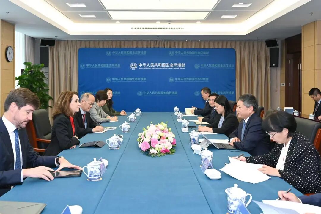 生態環境部部長黃潤秋會見威立雅集團首席執行官柏蓮諾