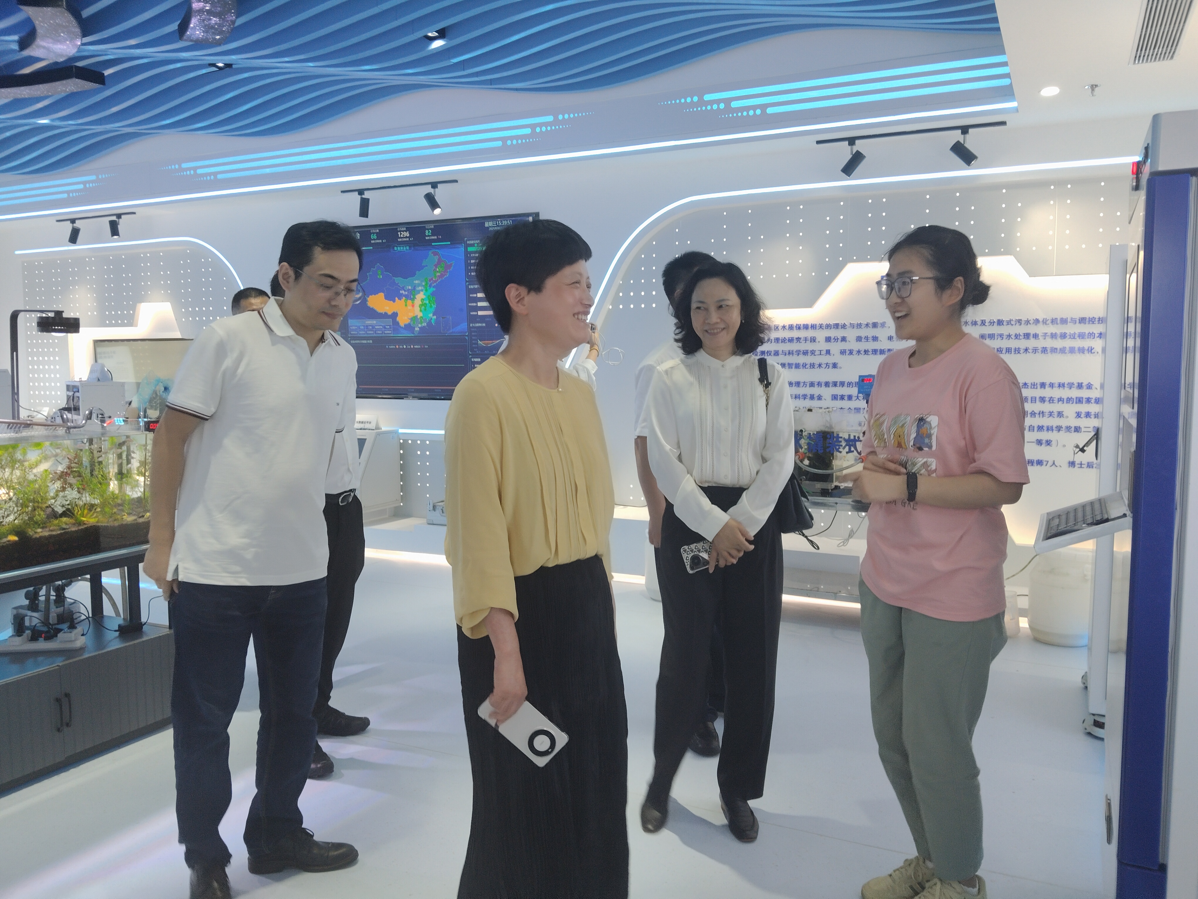 松江區人才局代表團蒞臨我司儀器展廳 共促科技創新與產業發展